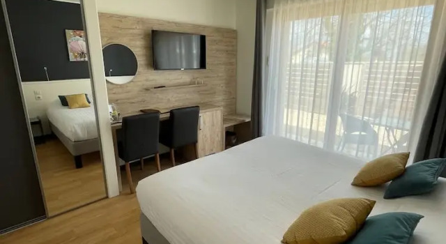 Номер Comfort Hôtel Le Mas del Pechs - Chambres avec terrasse