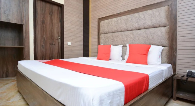 OYO 28335 Hotel Classic, Забронировать Отель Амбала штат Харьяна