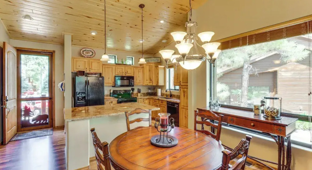 Апартаменты 4 Miles to Lake: Retreat w/ 2 Decks!