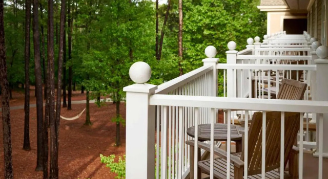 Четырёхместный номер Standard с балконом и с красивым видом из окна The Ritz-Carlton Reynolds, Lake Oconee