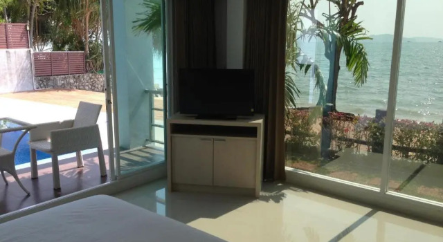 Двухместный номер Luxury с балконом Chalong Beach Front Residence