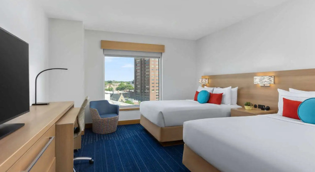 Четырёхместный номер Standard The Art Hotel Denver, Curio Collection by Hilton