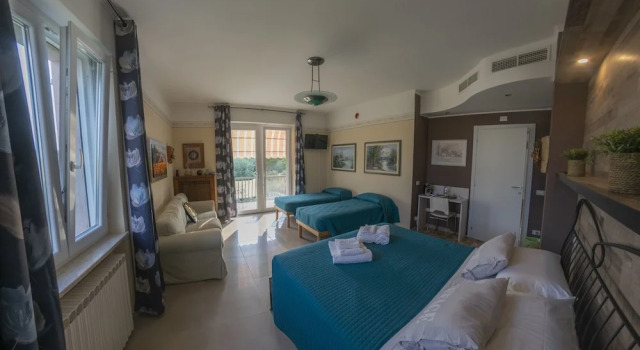 Четырёхместный номер Standard с балконом B&B Il Tramonto