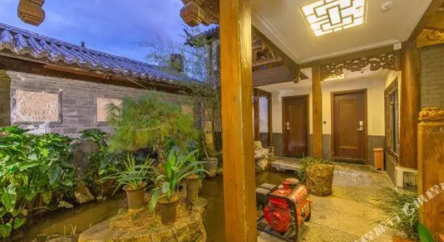 Three House Inn, Забронировать Отель Лицзян Юньнань, рядом с Улица Сквер-стрит Древнего города Даянь