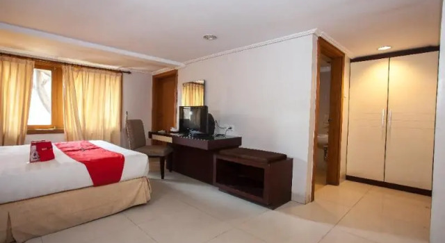 Camera Standard RedDoorz Premium @ Raya Nginden