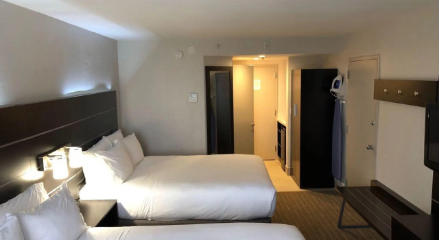 Четырёхместный номер Standard Holiday Inn Express & Suites Miami - Hialeah by IHG