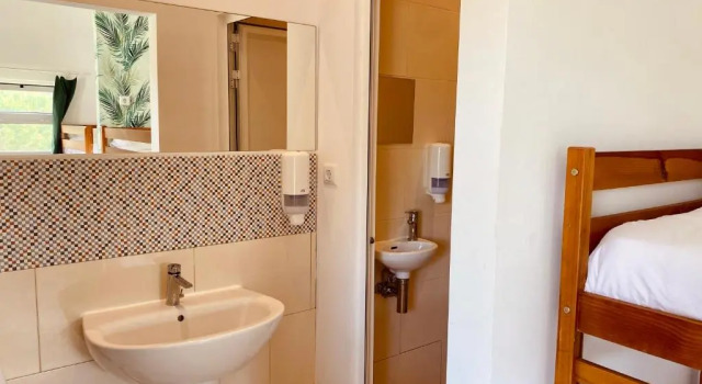 Кровать в общем номере Oasis Backpackers Hostel Sintra Surf
