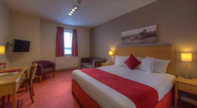 Семейный номер Standard Kingstown Hotel by Greene King Inns