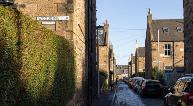 Modern and Jazzy 2 Bedroom House in Edinburgh