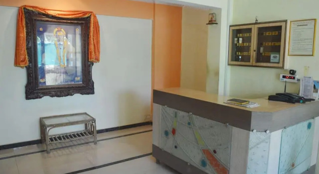 Shiv Shanti Holiday Inn, Rezerwuj Hotel Hotele w Shrivardhan z basenem, Basen