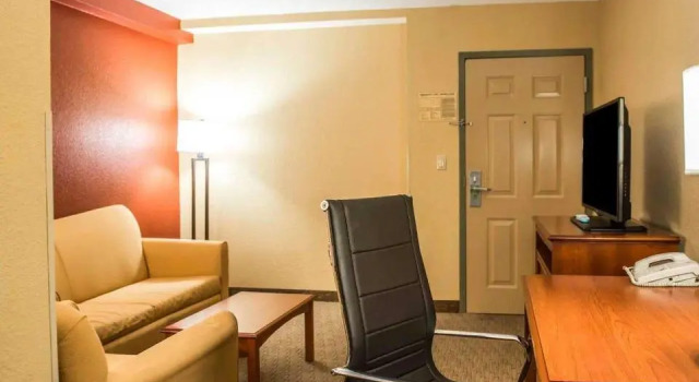 Люкс Deluxe Comfort Inn & Suites Panama City North