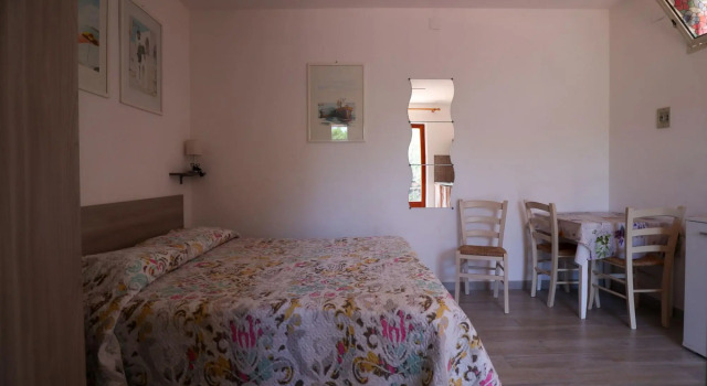 Villa Moira one-room apartments a few steps away from Innamorata beach-Casa Zullo B5