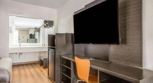 Четырёхместный номер Deluxe Studio 6 Florence, SC