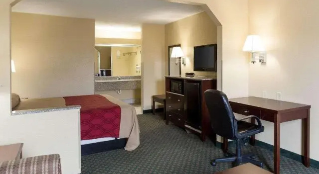 Люкс Rodeway Inn & Suites New Orleans Gentilly