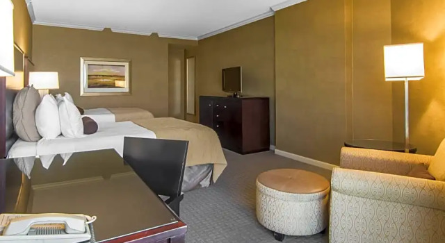 Полулюкс Renaissance Dallas North Hotel