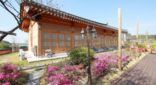 Gyeongju Namu Hanok Pension, Забронировать Отель Отели провинции Кёнсан-Пукто 3 звезды, 3*