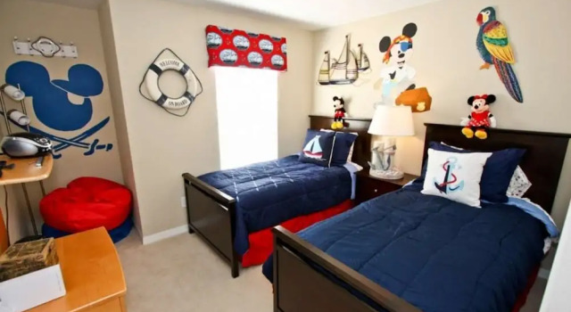Lovely 4 Bedroom 3 Bath Town Home With Private Pool