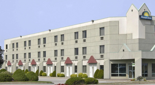 Двухместный люкс Days Inn by Wyndham Ste. Helene-de-Bagot