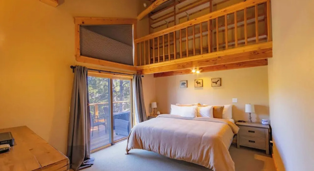 Bearfoot Lodge Near Fishing and Hiking, Забронировать Дом для отпуска Траки Скво-Вэлли, рядом с Гольф-клуб Tahoe Donner