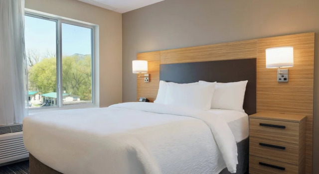 Двухместный люкс TownePlace Suites by Marriott Logan