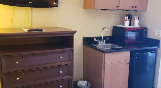 Двухместный номер Deluxe с красивым видом из окна Days Inn by Wyndham Kissimmee West