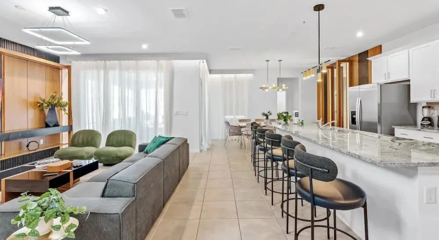 Adventure Escape w Epic Themed Bedrooms Private Pool, Book Feriehus Villaer i Florida, Villa