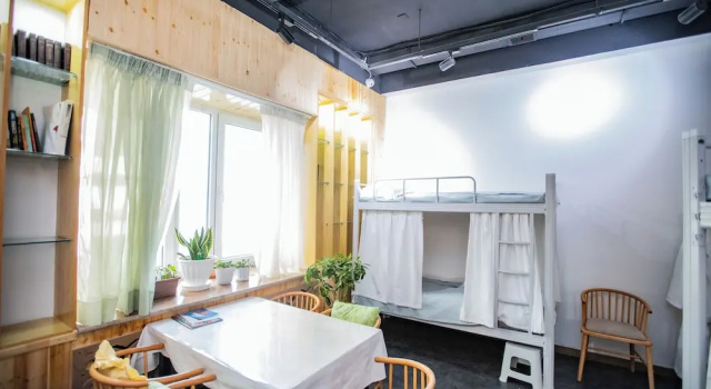 Кровать в общем номере Elite Guest House