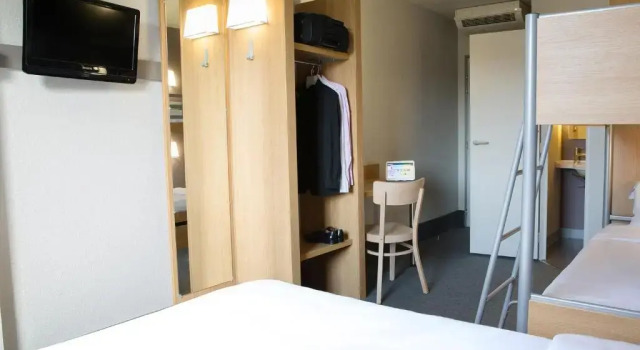 Четырёхместный номер B&B HOTEL Toulon Ollioules