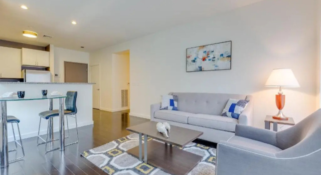 Sage Apartments Boston Logan Airport Chelsea, Забронировать Апартаменты/квартира Челси Boston Metropolitan Area, рядом с Apollinaire Theatre Company