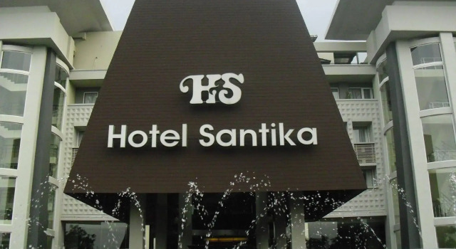 Hotel Santika Taman Mini Indonesia Indah, Rezervovat Apartmán Apartmány v Jakarta provincie, Apartmán