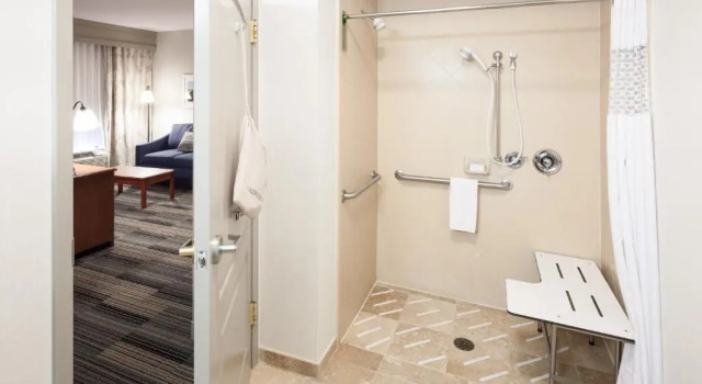 Люкс Hampton Inn & Suites Cedar Rapids