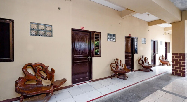 Hotel H&W Solo by OYO Rooms