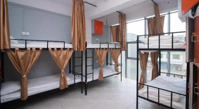 Кровать в общем номере International Youth Hostel Inn