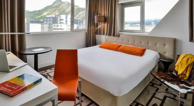 Кровать в общем номере с 2 комнатами Adagio Grenoble Centre