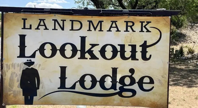 Landmark Lookout Lodge, Book Hotel Hoteller i Tombstone med pool, Swimmingpool