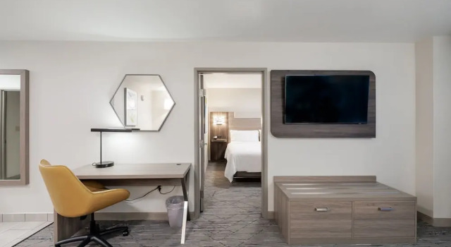 Люкс c 1 комнатой Holiday Inn Express & Suites Zion by IHG