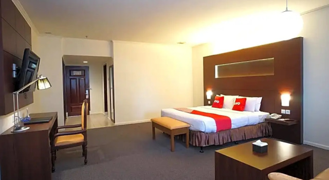 Люкс Deluxe Capital O 1735 Adika Bahtera Hotel