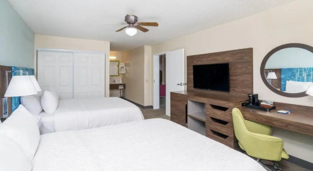 Четырёхместный номер Standard Hampton Inn & Suites West Little Rock