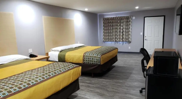 Четырёхместный номер Standard Regal Inn