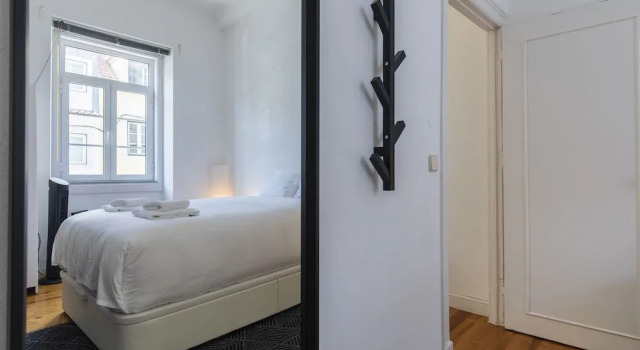 Sunny & Quiet Lisbon Apartment