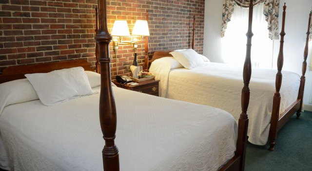 Четырёхместный номер Standard Lamie's Inn and The Old Salt Restaurant