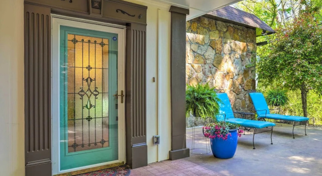 Коттедж с 2 комнатами Bring Your Pets! Chattanooga Home w/ Dtwn Views
