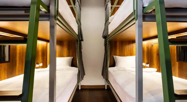 Кровать в общем номере Khunluang Hostel