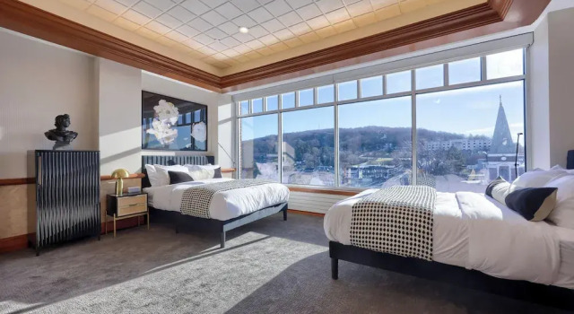 Четырёхместный номер Luxury с видом на город The Executive Suites and Venue