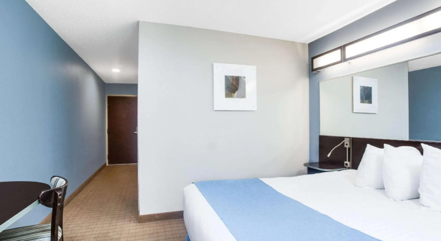 Двухместный номер Standard Microtel Inn & Suites Bath