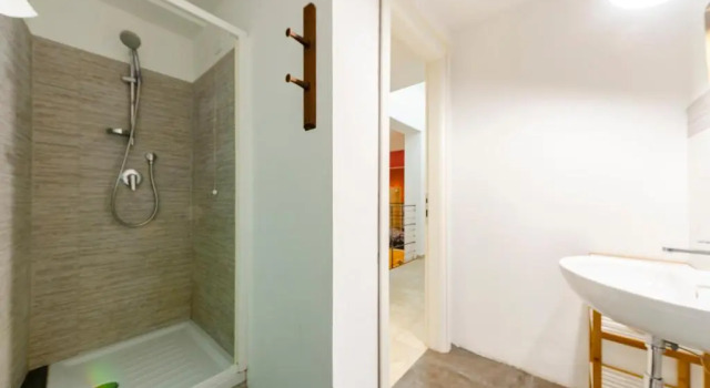 Апартаменты ALTIDO Vibrant Open-Plan Apt for 6 in Historic Centre