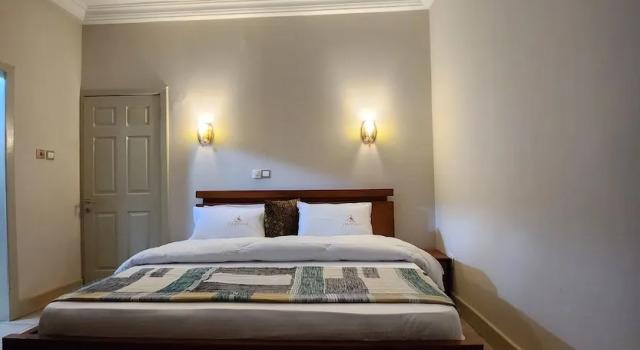 Yenas nest, Prenota Bed & breakfast Hotel a Greater Accra con parcheggio, Parcheggio
