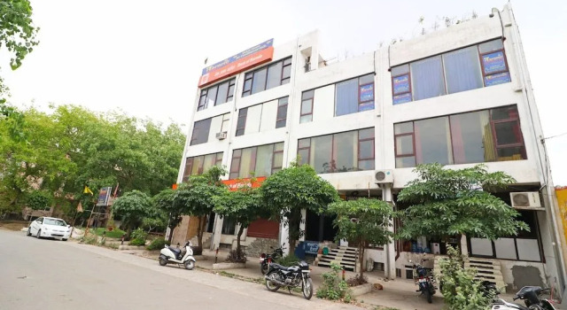 OYO 36432 Hotel Tarang