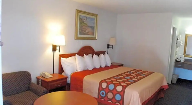 Номер Standard Super 8 by Wyndham Eastland