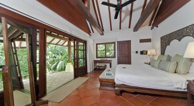 Bangrak Beachfront Villa